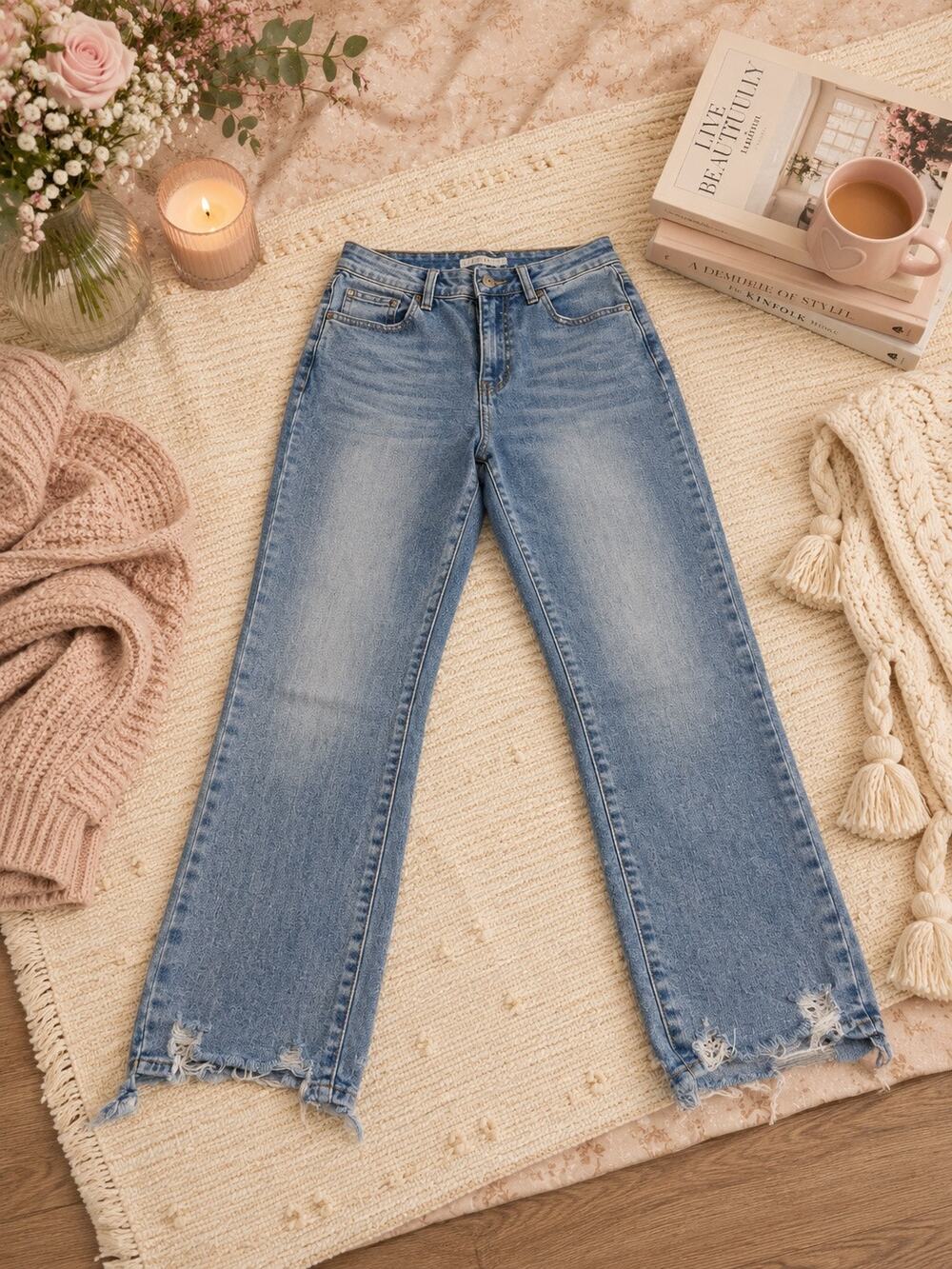 Time and Tru Women’s 10 Straight Leg Jeans Light Wash Raw Frayed Hem Stretch
